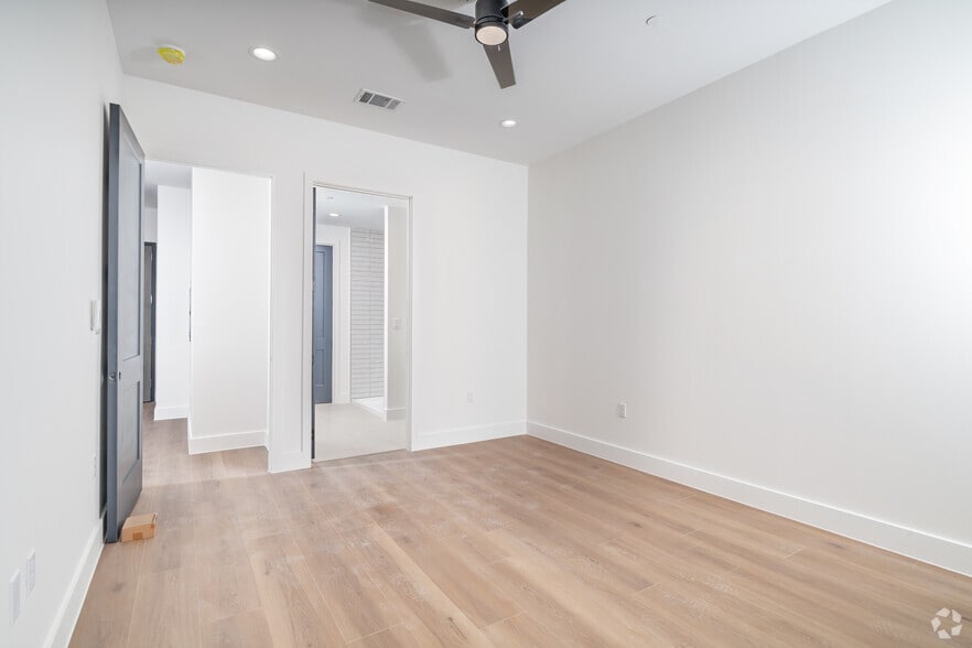 More Photos Of 10899 S Hausman Rd, San Antonio Apartments For Sale