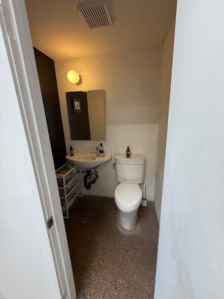 More Photos Of 1218 9th Ave SE, Calgary Storefront Retail Office For Lease