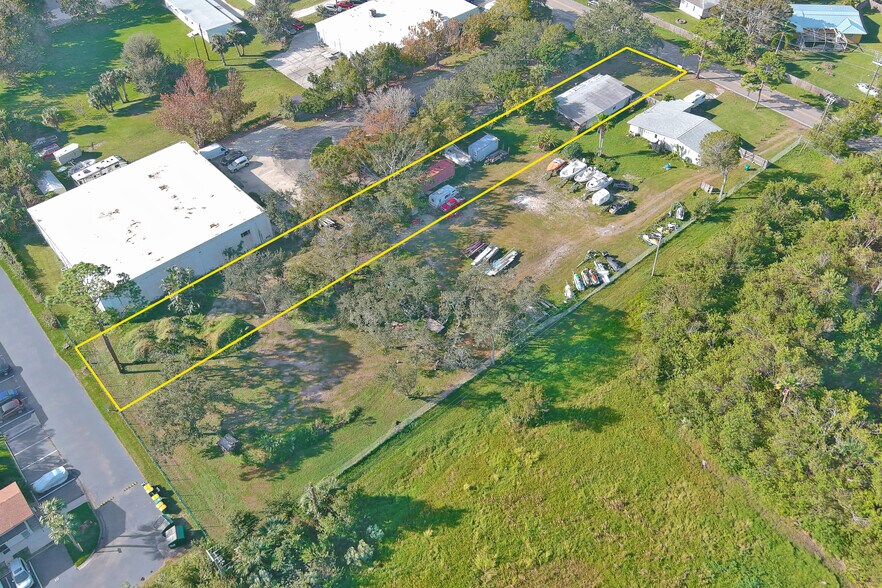 More Photos Of 426 S Plumosa St, Merritt Island General Retail For Sale