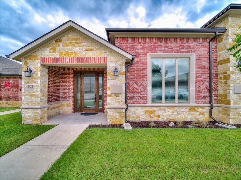 Primary Photo Of 400 Stonebrook Pky, Frisco Unknown For Lease