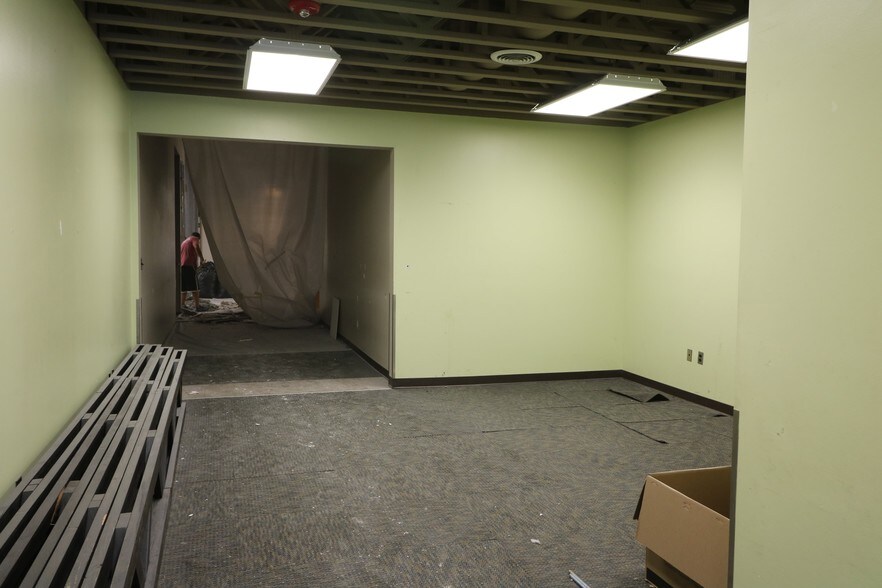 More Photos Of 3155 N College Ave, Fayetteville Storefront Retail Office For Lease