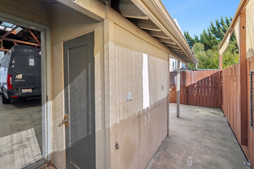 More Photos Of 3235 Macarthur Blvd, Oakland Warehouse For Sale