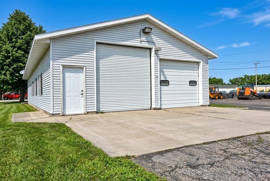 More Photos Of 316 S Highway Ave, Blooming Prairie Light Manufacturing For Sale