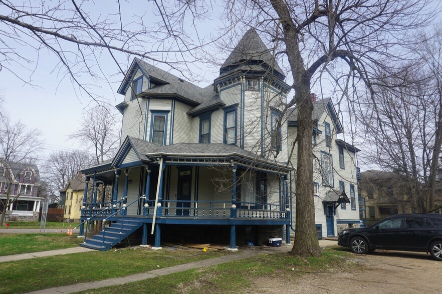 More Photos Of 324 Stuart Ave, Kalamazoo Apartments For Sale