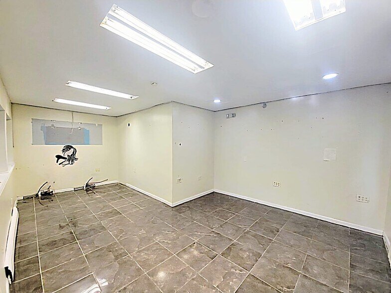 More Photos Of 554-560 E 18th St, Paterson Storefront Retail Residential For Lease