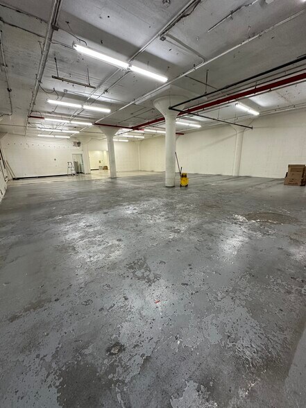 More Photos Of 47-28 37th St, Long Island City Manufacturing For Lease