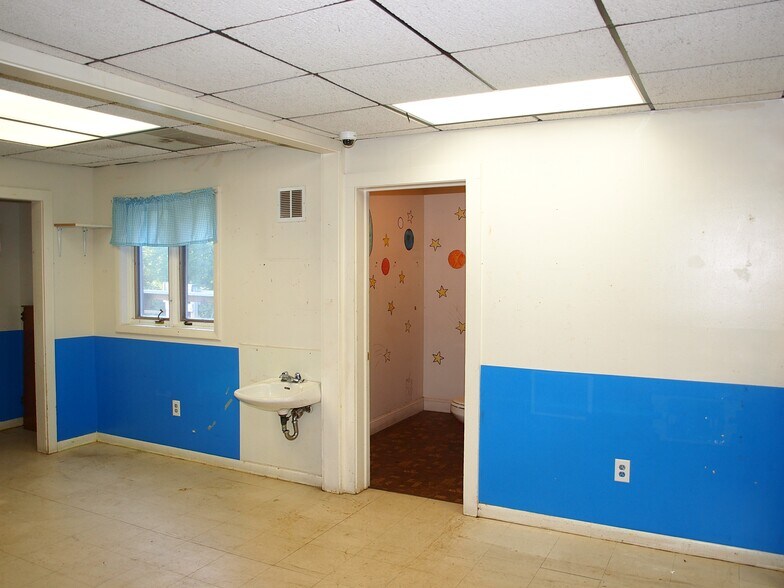 More Photos Of 1521 Sulphur Springs Rd, Waynesville Office For Sale