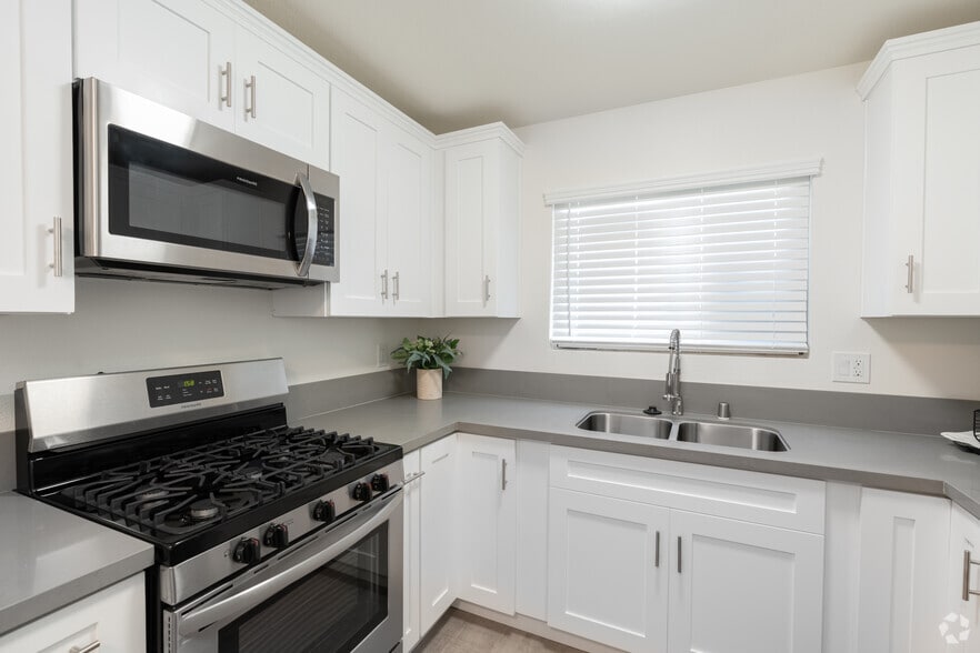 More Photos Of 628 W California Ave, Vista Apartments For Sale