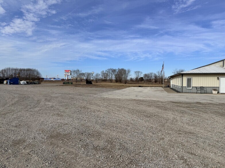 More Photos Of 328 S Interstate Dr, Sikeston Industrial For Lease