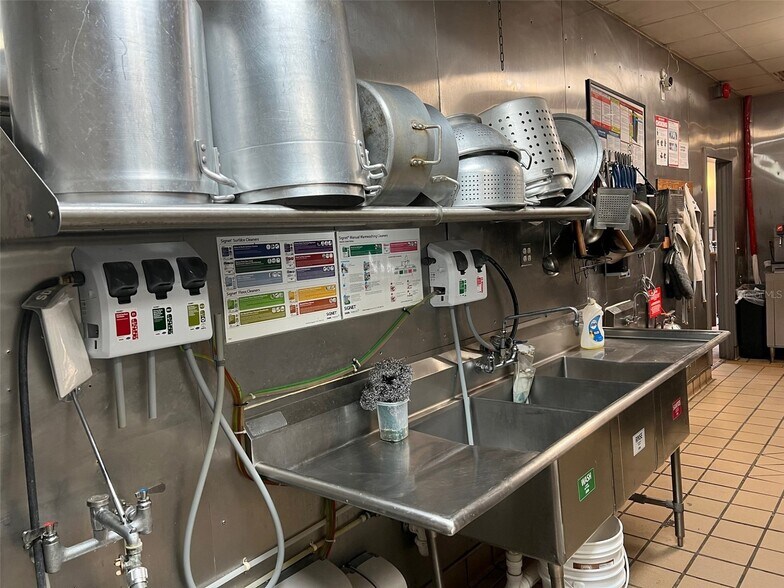 More Photos Of 5240 NW 34th St, Gainesville General Retail For Sale