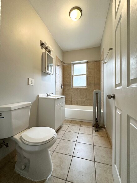 More Photos Of 7648 S Phillips Ave, Chicago Apartments For Sale