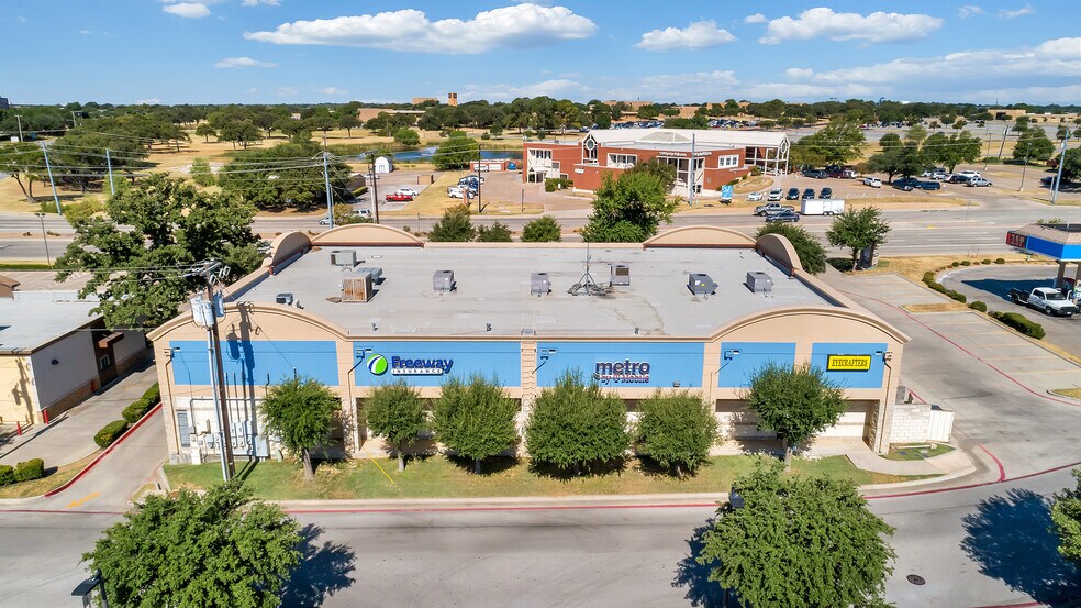 More Photos Of 1714 Precinct Line Rd, Hurst Unknown For Lease