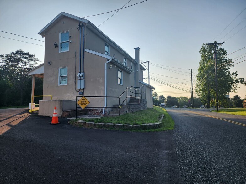 More Photos Of 5722 Kings Hwy, Zionsville Storefront Retail Residential For Sale