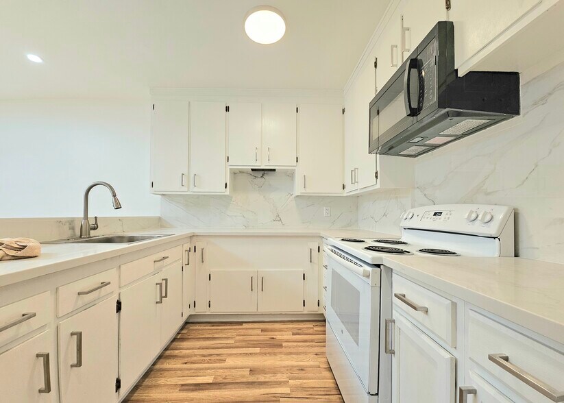 More Photos Of 823 Webster St, Oakland Storefront Retail Residential For Sale