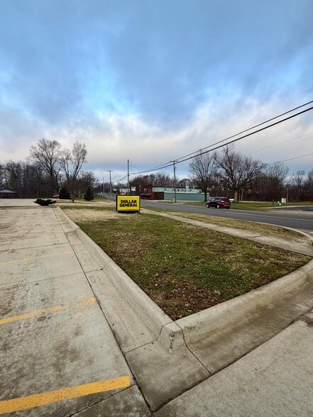 More Photos Of 18043 State St, Vandalia Freestanding For Sale