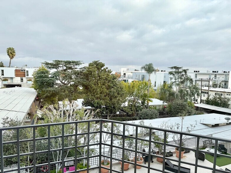 More Photos Of 884 Palm Ave, West Hollywood Apartments For Sale