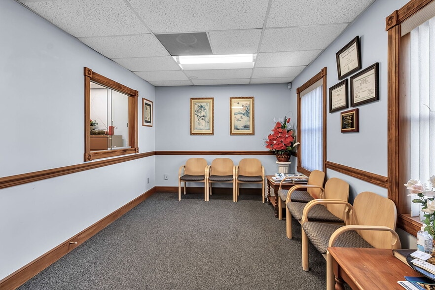 More Photos Of 4233-4227 Maple Rd, Buffalo Medical For Sale