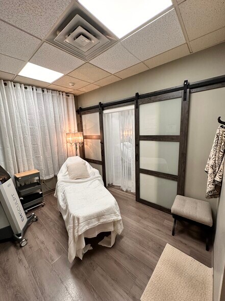 More Photos Of 1810 Erie Blvd E, Syracuse Office For Sale