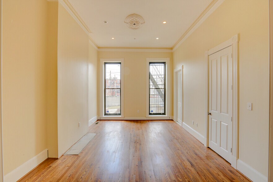 More Photos Of 2116-2118 Saint Paul St, Baltimore Apartments For Sale