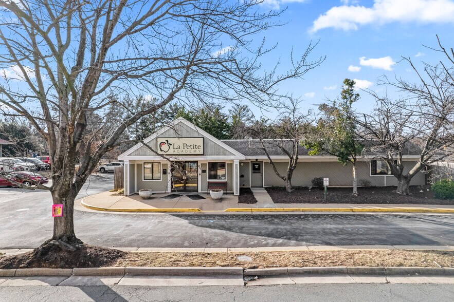 More Photos Of 211 Edds Ln, Sterling Schools For Sale