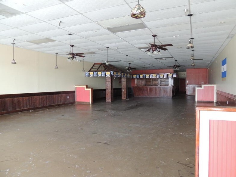 More Photos Of 5515-5545 Cameron St, Scott General Retail For Sale