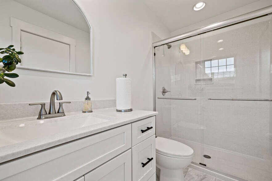 More Photos Of 2039 S Brentwood Blvd, Springfield Office For Sale