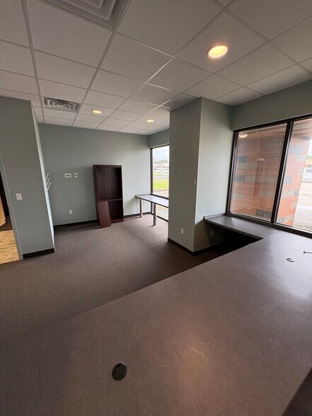 More Photos Of 1418 Heather Dr, Opelousas Office For Sale