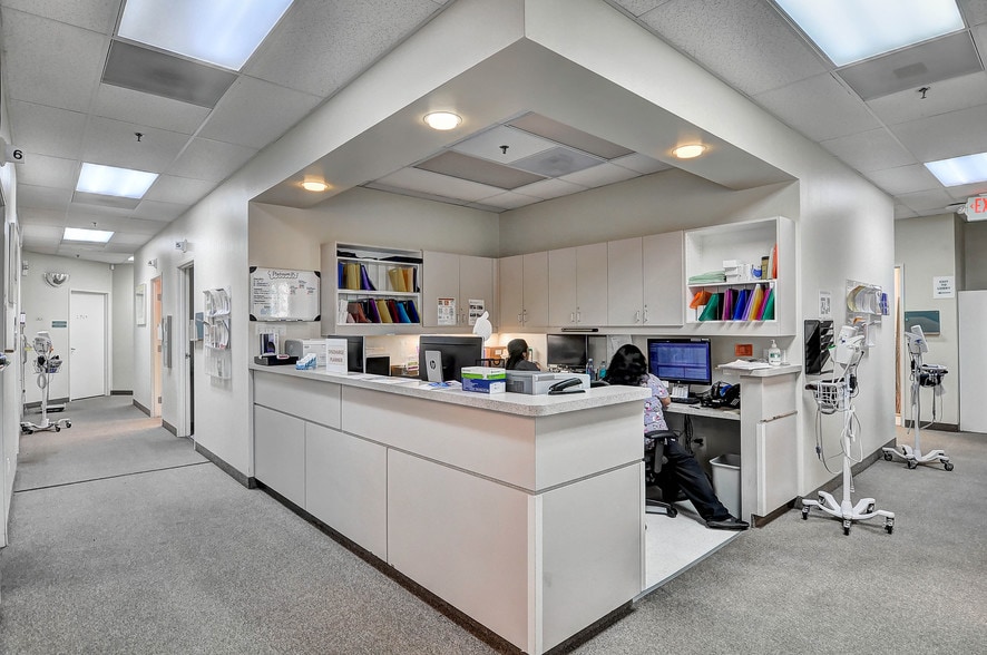 More Photos Of 17909 Soledad Canyon Rd, Santa Clarita Medical For Lease