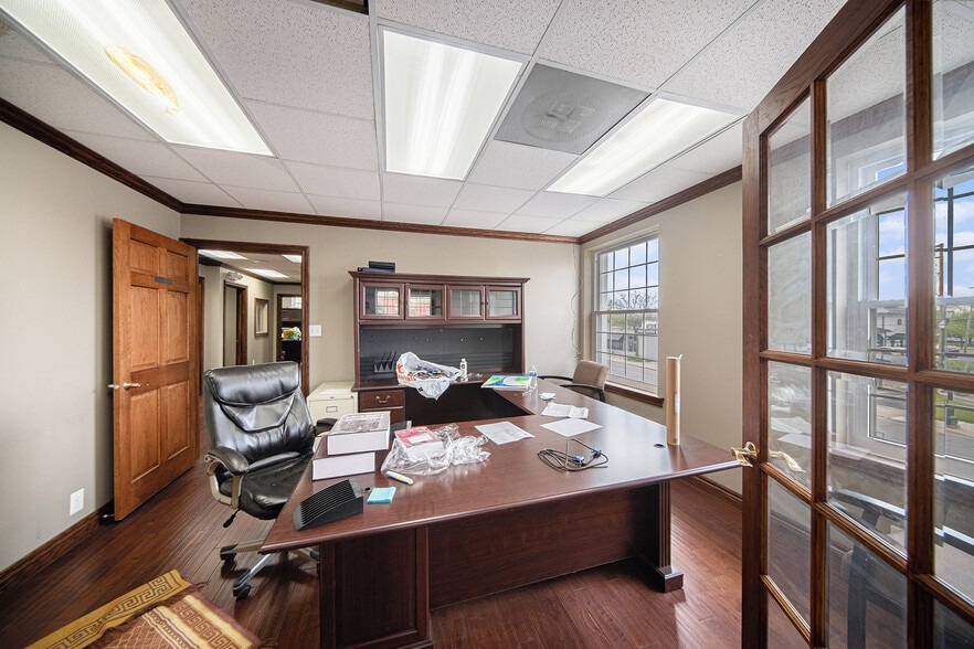 More Photos Of 35540 W Michigan Ave, Wayne Office For Sale