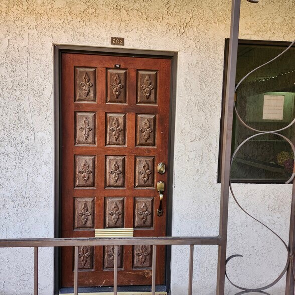 More Photos Of 1987 Mcculloch Blvd, Lake Havasu City General Retail For Lease