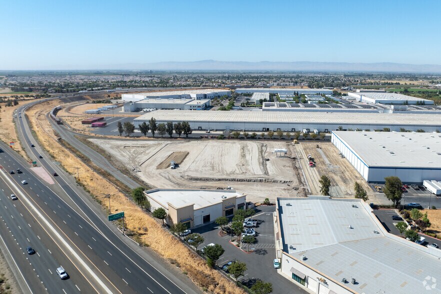 More Photos Of 630-632 Commerce Ct, Manteca Service For Lease