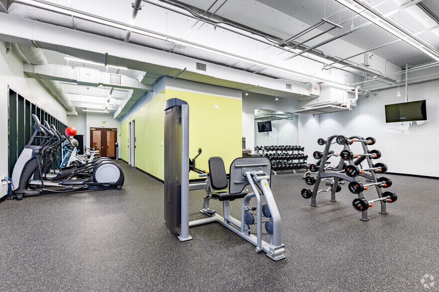 More Photos Of 390 N Orange Ave, Orlando Office For Lease