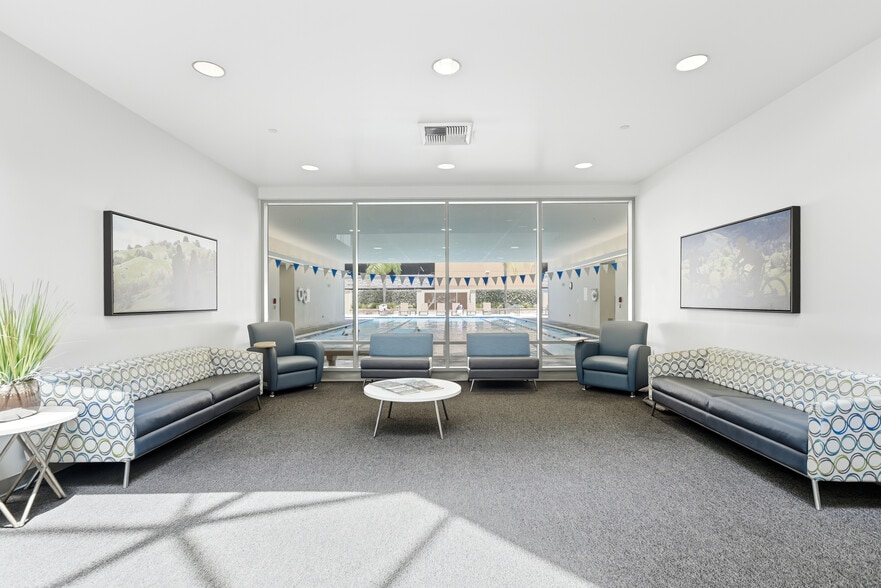 More Photos Of 24525 Town Center Dr, Valencia Parking Garage For Sale