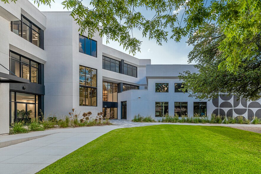 More Photos Of 4621 Ross Ave, Dallas Office For Lease