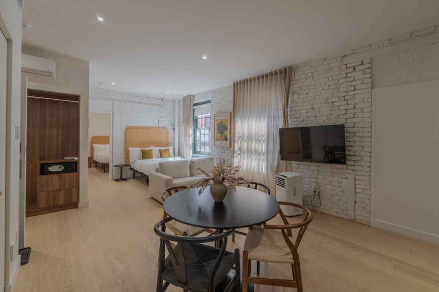 More Photos Of 754-762 Rue Saint-Paul O, Montréal Apartments For Sale