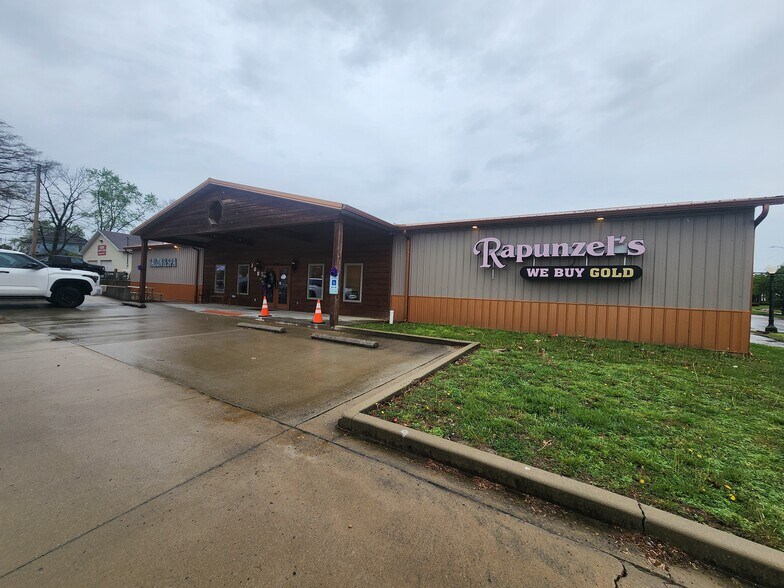 More Photos Of 109 W Poplar St, Harrisburg Specialty For Sale