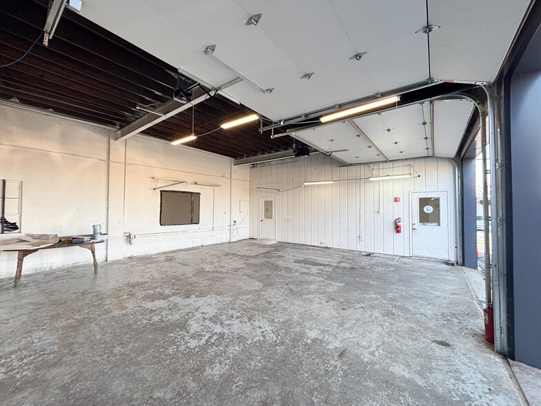 More Photos Of 1460 N Forest Ave, Springfield Auto Repair For Sale