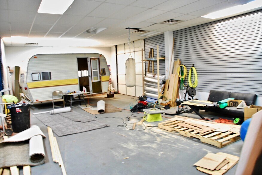 More Photos Of 1455-1463 W Center St, Orem Showroom For Lease