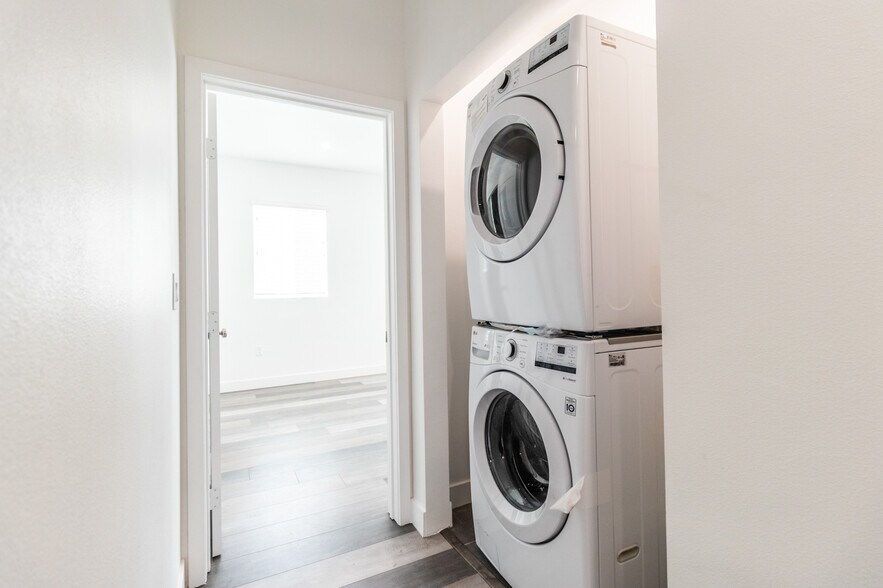 More Photos Of 1818 Thurman Ave, Los Angeles Apartments For Sale