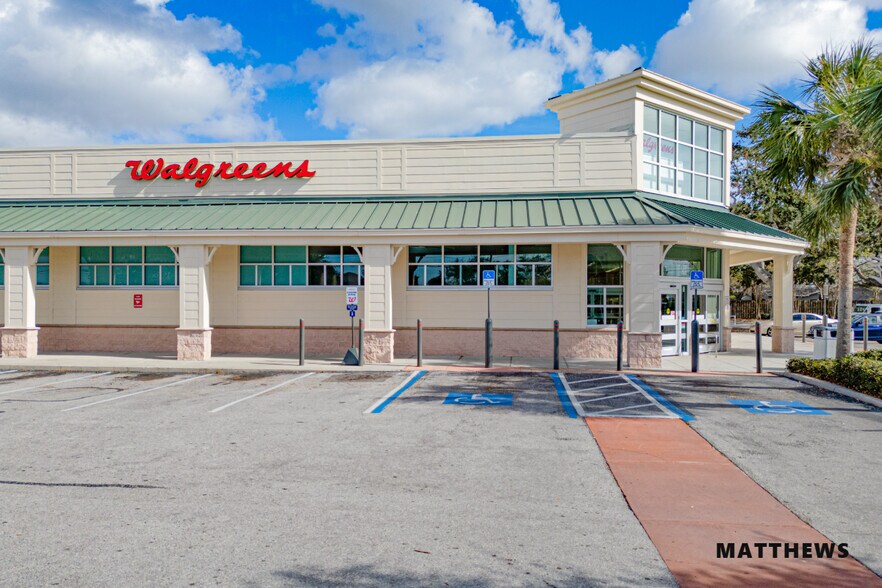 More Photos Of 5 Patricia Ave, Dunedin Drugstore For Sale