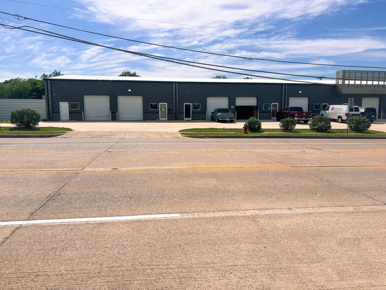 More Photos Of 600 S Cherry Ln, White Settlement Light Distribution For Lease