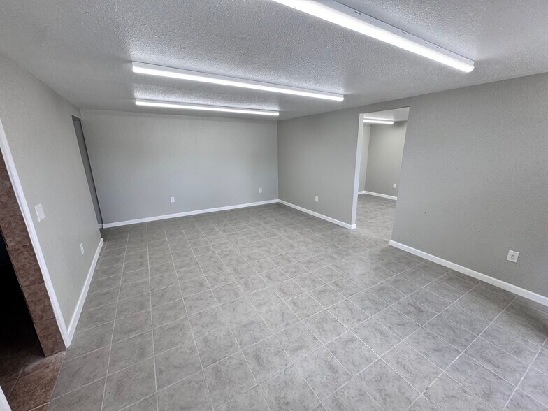 More Photos Of 2001 Zapata St, Freeport Manufacturing For Lease