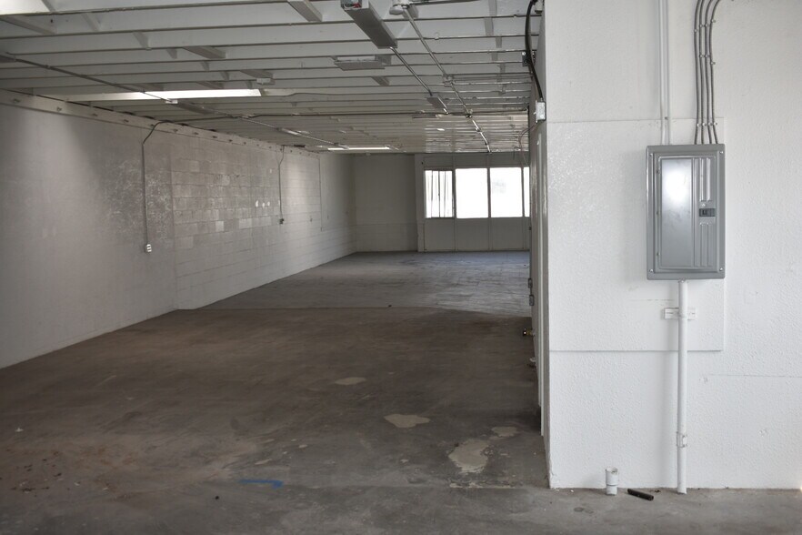 More Photos Of 5318-5322 E Washington Blvd, Commerce Manufacturing For Lease