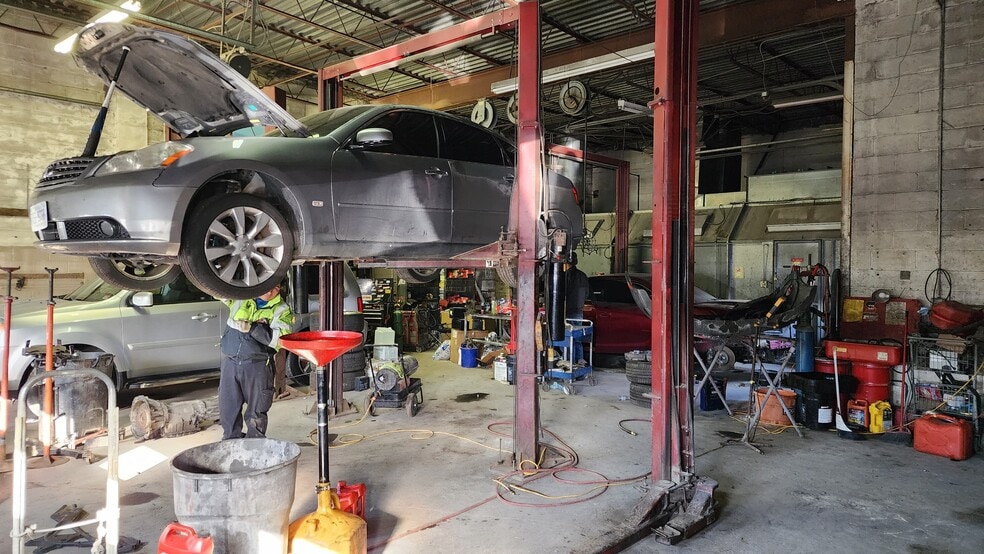 More Photos Of 2405 22nd St NE, Washington Auto Repair For Sale