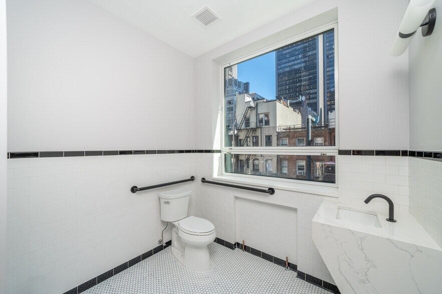 More Photos Of 31 W 54th St, New York Storefront Retail Office For Sale