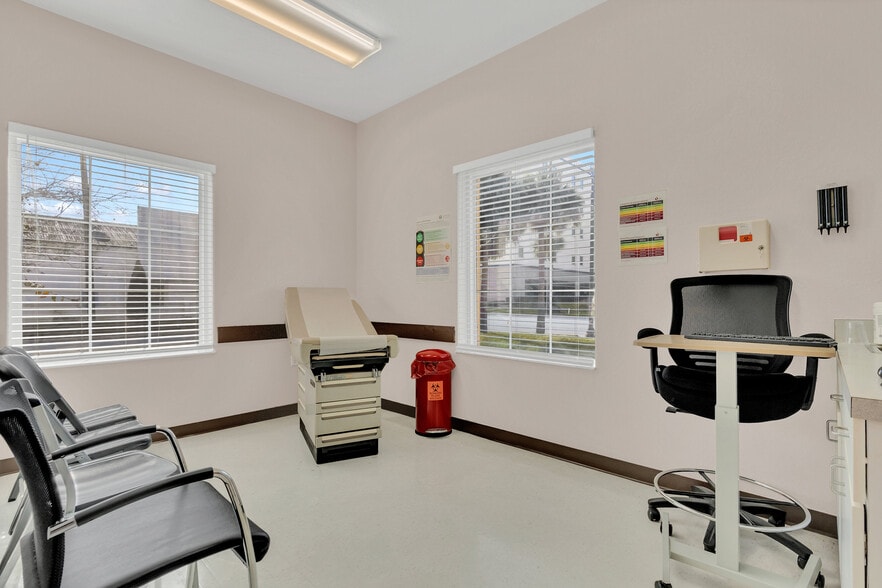 More Photos Of 901-911 N Central Ave, Kissimmee Medical For Lease