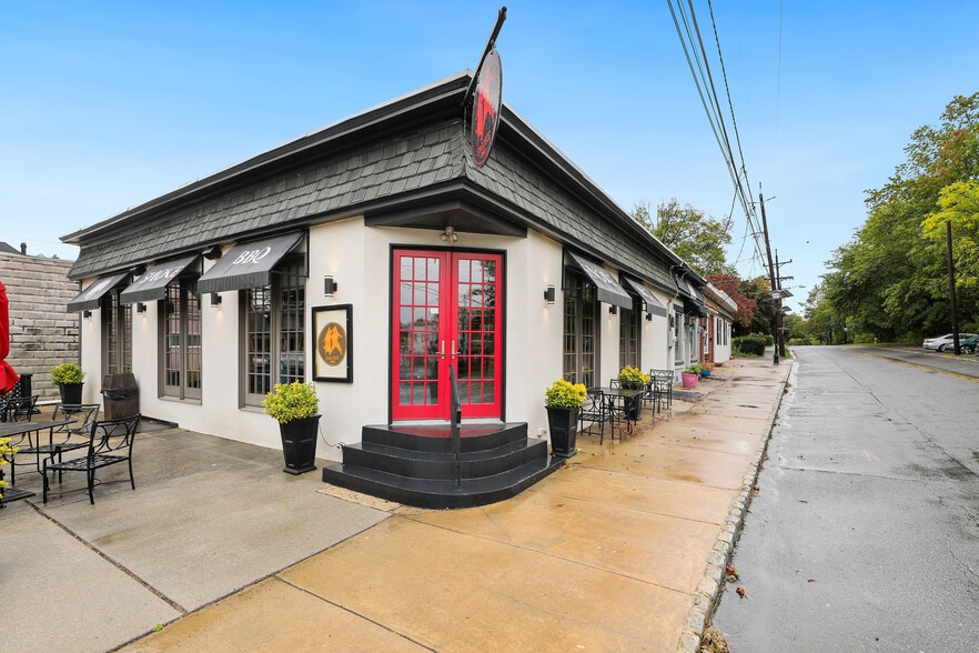 More Photos Of 34 W Merchant St, Audubon Restaurant For Sale