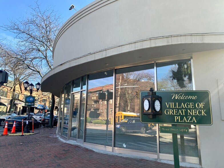 Primary Photo Of 122-129 Middle Neck Rd, Great Neck Storefront For Lease