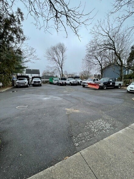 More Photos Of 194 Depot Rd, Huntington Station Light Distribution For Sale