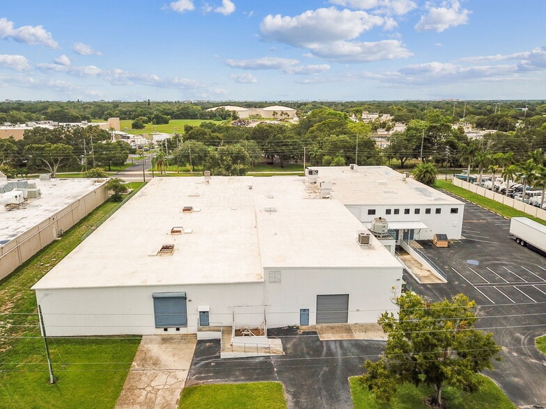 More Photos Of 2401 72nd St N, Saint Petersburg Manufacturing For Sale
